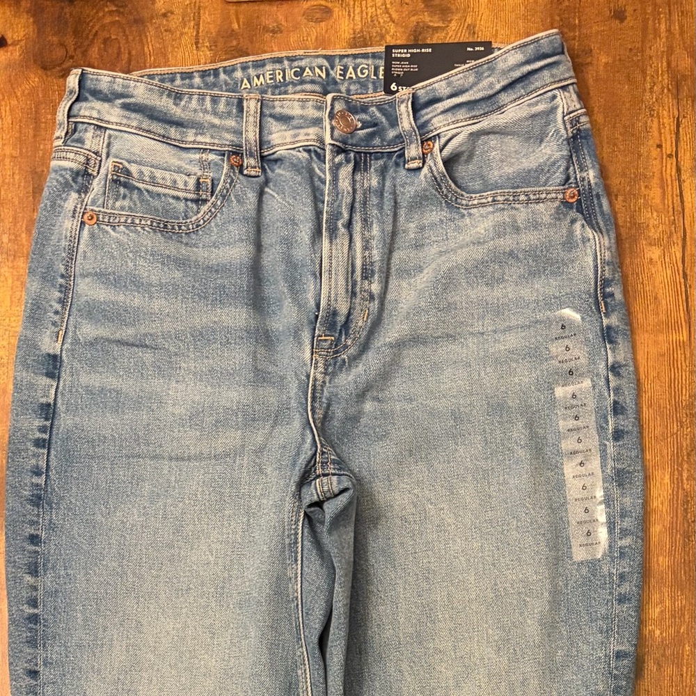 NWT American Eagle Strigid Ripped Mom Jeans in color-blown-out blue shade. - Picture 3 of 8